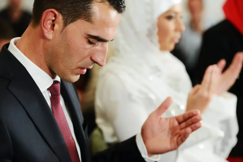 معقب تصاريح الزواج