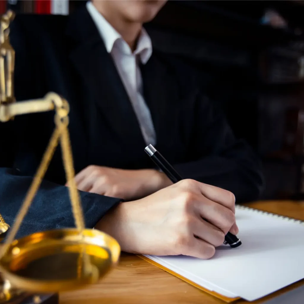 هل التوصيات أو العلاقات تؤثر على قرار التجنيس